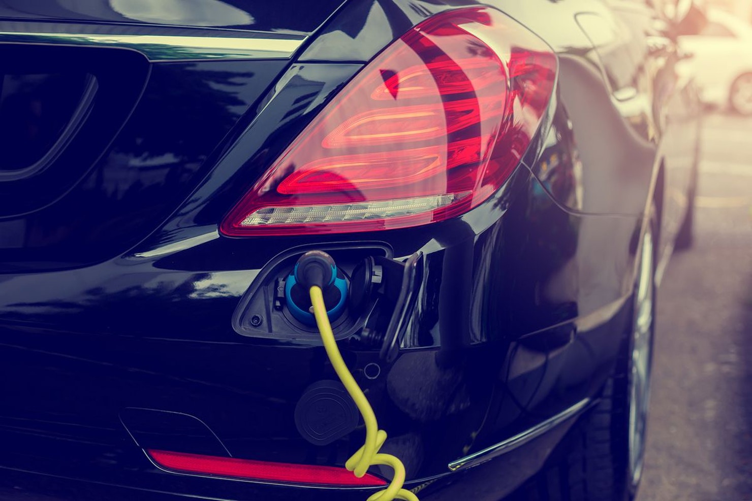 Electric vehicles – six advantages of home charging